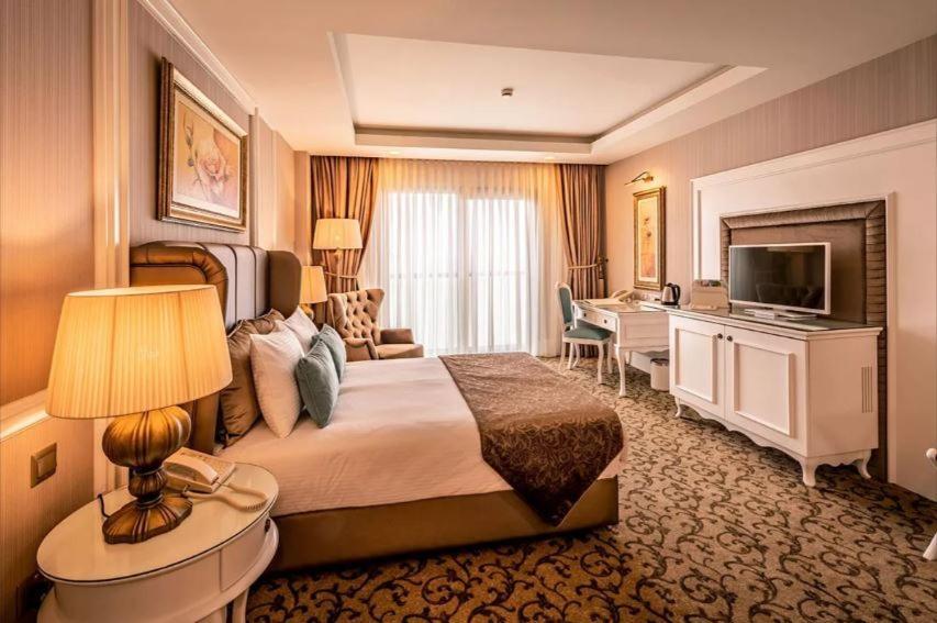 Vuni Palace Premium Hotel & Spa & Casino Beachfront Location ! Кіренія Екстер'єр фото