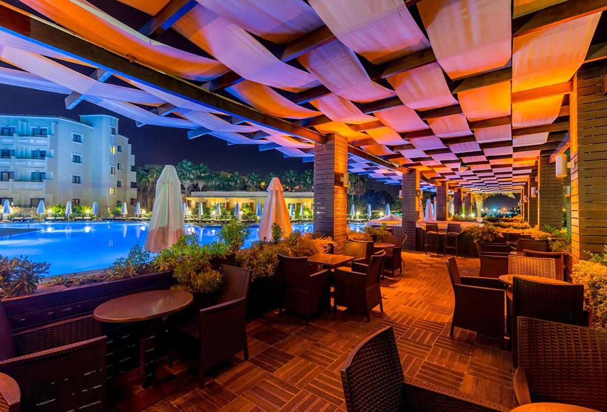 Vuni Palace Premium Hotel & Spa & Casino Beachfront Location ! Кіренія Екстер'єр фото