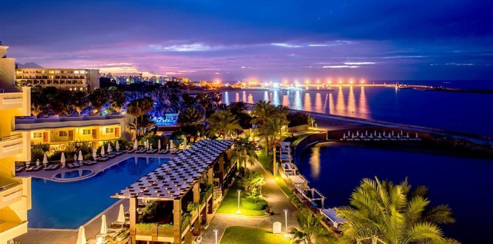 Vuni Palace Premium Hotel & Spa & Casino Beachfront Location ! Кіренія Екстер'єр фото