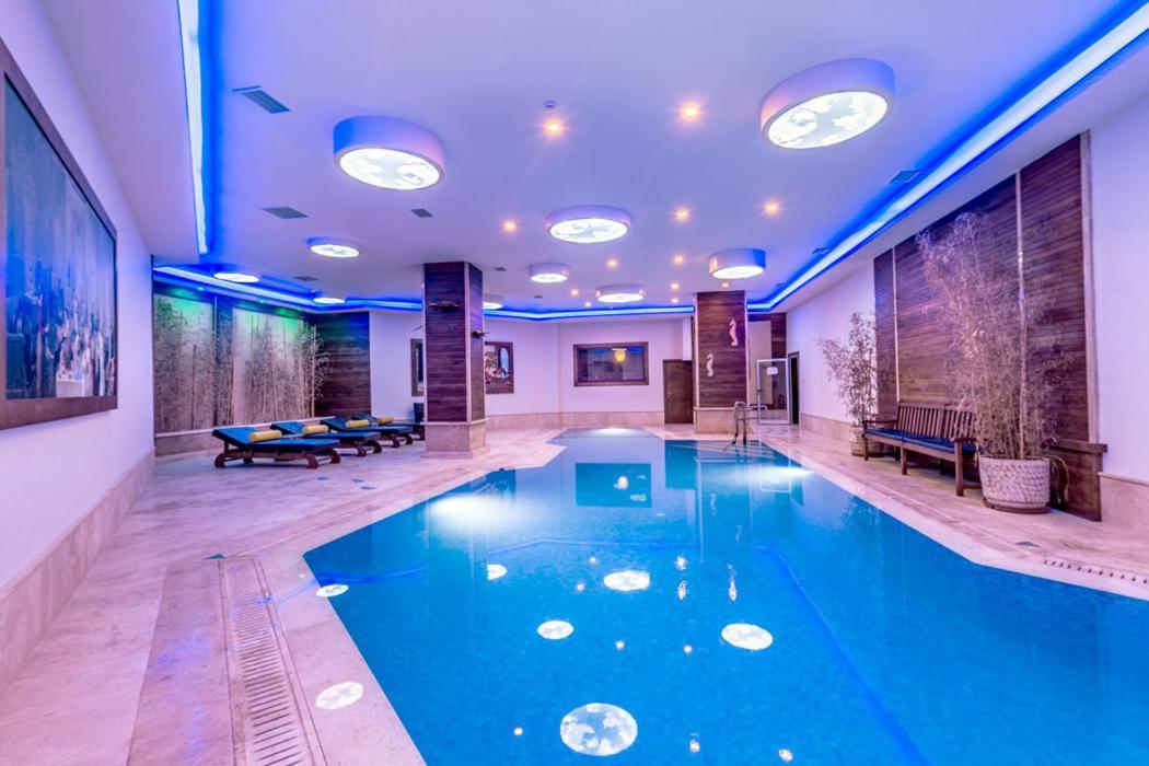 Vuni Palace Premium Hotel & Spa & Casino Beachfront Location ! Кіренія Екстер'єр фото