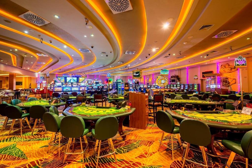 Vuni Palace Premium Hotel & Spa & Casino Beachfront Location ! Кіренія Екстер'єр фото