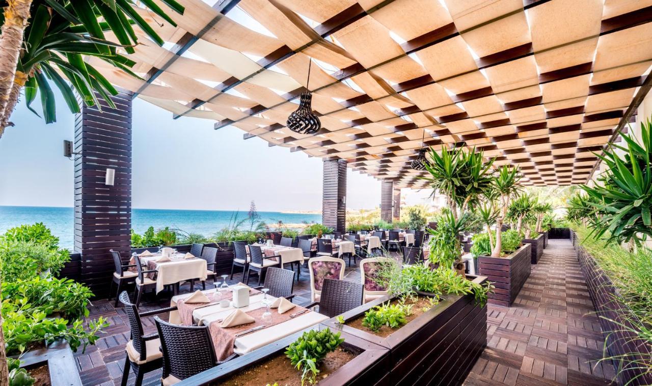 Vuni Palace Premium Hotel & Spa & Casino Beachfront Location ! Кіренія Екстер'єр фото