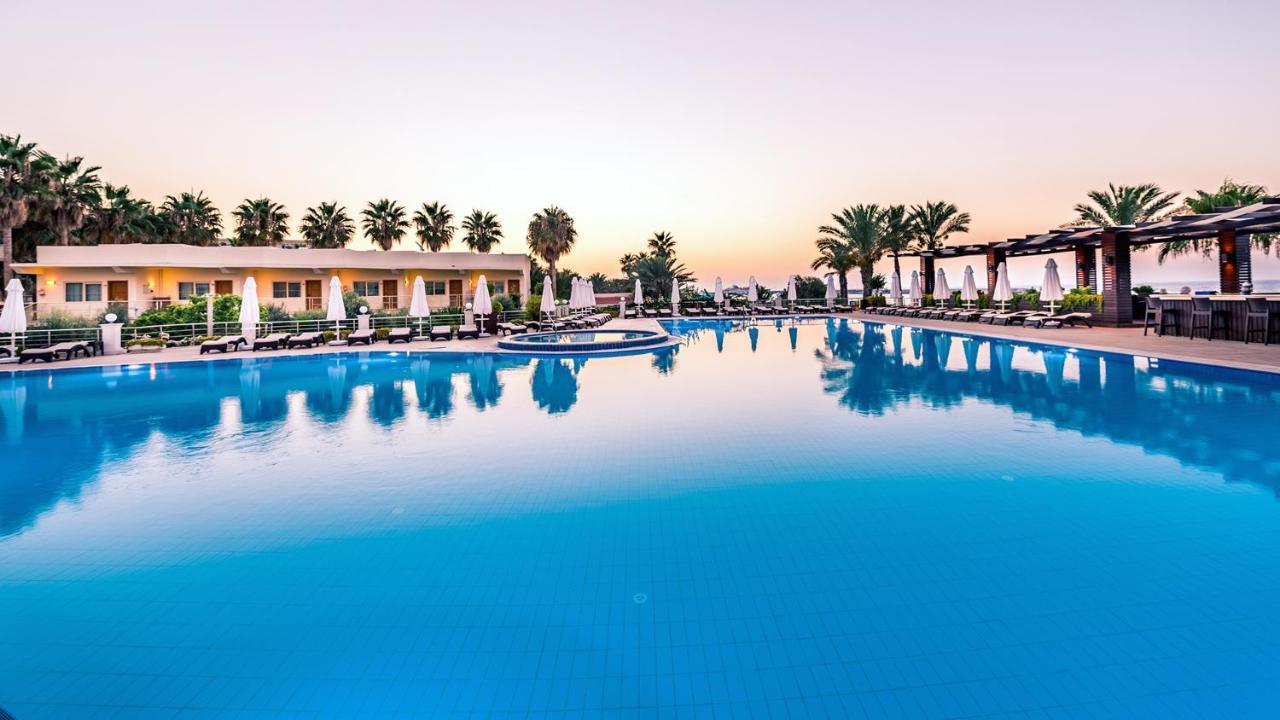 Vuni Palace Premium Hotel & Spa & Casino Beachfront Location ! Кіренія Екстер'єр фото